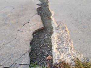 Gehwege und Stra&szlig;en in der Kritik