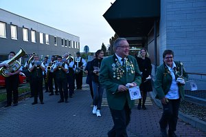 Mit der Kapelle durch den Mc-Drive