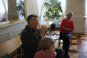An der Musik "geschnuppert"