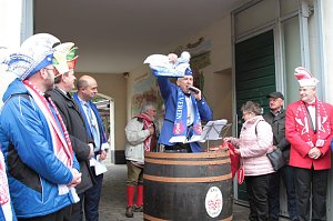 Karnevalsstart in Ellrich vor dem Rathaus. 