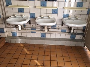 Der Sanit&auml;rtrakt der Sporthalle Werther wurde komplett saniert