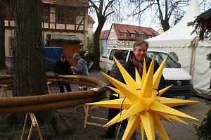 Auf dem Blasiikirchplatz wurden heute die letzten Vorbereitungen f&uuml;r den Handwerkermarkt abgeschlossen