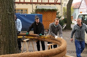 Auf dem Blasiikirchplatz wurden heute die letzten Vorbereitungen f&uuml;r den Handwerkermarkt abgeschlossen