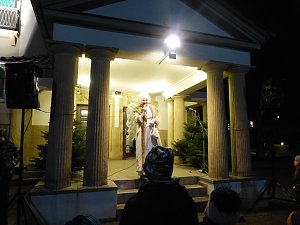 Roland, Weihnachtsmann und Oberb&uuml;rgermeister am Theater-Adventskalender