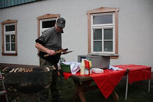 Krippenspiel und Adventsmarkt