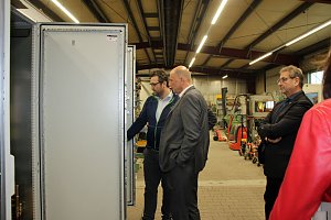 Minister Tiefensee &uuml;bergibt Zuwendungsbescheid Breitband