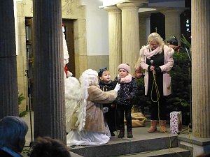 Am Theater-Adventskalender konnte man heute mit Stefanie Hertel einen weiteren Engel begr&uuml;&szlig;en