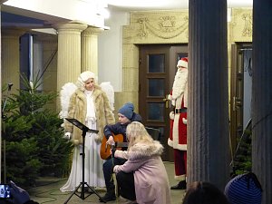 Am Theater-Adventskalender konnte man heute mit Stefanie Hertel einen weiteren Engel begr&uuml;&szlig;en