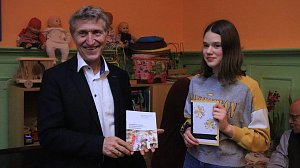 Geschichtenerz&auml;hler im Familienzentrum ausgezeichnet