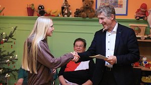 Geschichtenerz&auml;hler im Familienzentrum ausgezeichnet