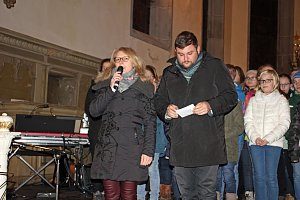 Kinder bringen Licht ins Dunkel