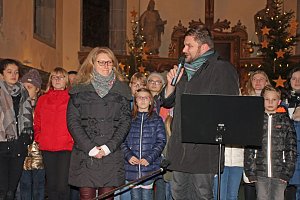 Kinder bringen Licht ins Dunkel
