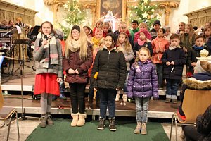 Kinder bringen Licht ins Dunkel