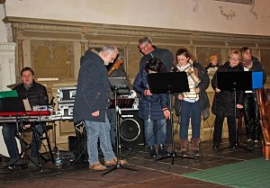 Kinder bringen Licht ins Dunkel