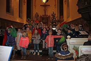 Kinder bringen Licht ins Dunkel