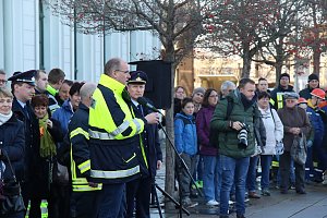 Friedenslicht &uuml;bergeben