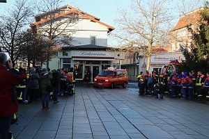 Friedenslicht &uuml;bergeben