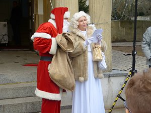 Hinter dem 24. Fenstert&uuml;rchen verbarg sich heute morgen der Weihnachtsmann h&ouml;chstpers&ouml;nlich