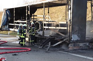 Lkw auf der A38 ausgebrannt