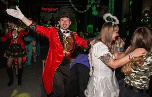 Salzaer N&auml;rrinnen und Narren feierten im Jugendclubhaus