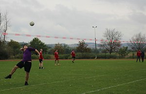 Faustball: Trotz Regens Turnier durchgezogen