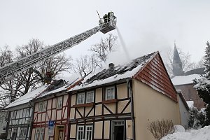 Dachstuhlbrand griff auf Nachbarh&auml;user &uuml;ber