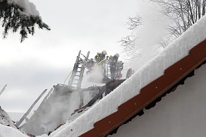 Dachstuhlbrand griff auf Nachbarh&auml;user &uuml;ber