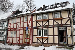 Dachstuhlbrand griff auf Nachbarh&auml;user &uuml;ber