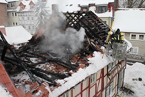 Dachstuhlbrand griff auf Nachbarh&auml;user &uuml;ber