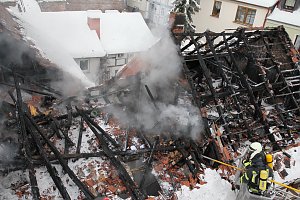 Dachstuhlbrand griff auf Nachbarh&auml;user &uuml;ber