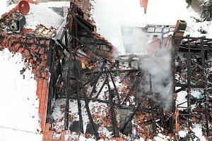 Dachstuhlbrand griff auf Nachbarh&auml;user &uuml;ber