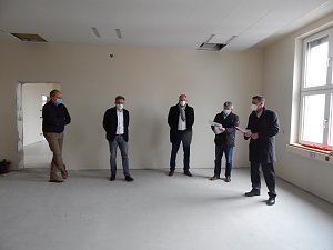Ein Blick auf die Baustelle: das Humboldt-Gymnasium soll zum neuen Schuljahr bezugsfertig sein