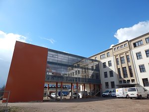 Ein Blick auf die Baustelle: das Humboldt-Gymnasium soll zum neuen Schuljahr bezugsfertig sein