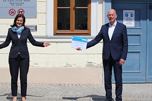 Landr&auml;tin Antje Hochwind-Schneider, Wirtschaftsminister Wolfgang Tiefensee