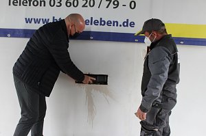 Steffen Grimm (B&uuml;rgermeister der Stadt Sondershausen); Thomas Gr&uuml;neberg (Polier).
