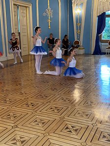 Die Eleven des Tanzstudio Radeva konnten am Denkmaltag gleich an zwei Orten auftreten