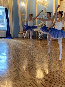 Die Eleven des Tanzstudio Radeva konnten am Denkmaltag gleich an zwei Orten auftreten