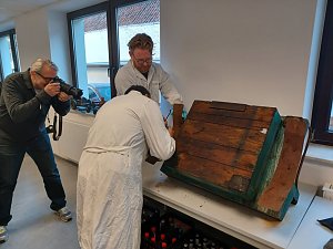 Untersuchung am historischen Gef&auml;hrt