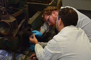 Untersuchung am historischen Gef&auml;hrt