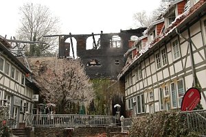 Die L&ouml;scharbeiten am Mecklenburgs Hof dauerten auch heute noch an