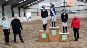 Auf's Treppchen gesprungen: Lilly Charlott Freitag auf Nathalie