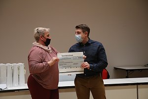 Spenden&uuml;bergabe im Nordh&auml;user Ratssaal