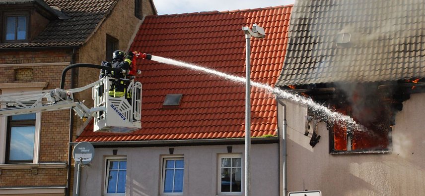 Starke Rauchentwicklung auf dem Gel&auml;nde des alten Gaswerks rief gestern die Feuerwehr auf den Plan