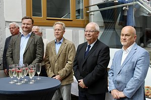 v.l. Stefan Schard, Hartmut Thiele, Dr. Ulrich Thiele; Manfred Grund bei der Er&ouml;ffnungsfeier des sanierten Sondersh&auml;user Rathauses