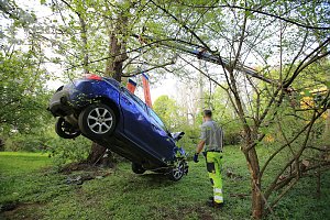 Das Unfallauto wird geborgen
