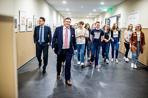 US General Konsul Ken Toko zu Gast am Humboldt-Gymnasium