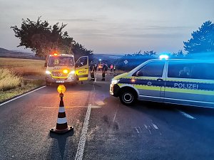Drei Verletzte und ein ausgebranntes Fahrzeug - das ist die Bilanz nach einem Unfall bei Gro&szlig;lohra