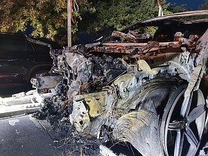 Drei Verletzte und ein ausgebranntes Fahrzeug - das ist die Bilanz nach einem Unfall bei Gro&szlig;lohra