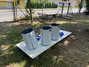 Sch&uuml;lerinnen und Sch&uuml;ler gestalteten die Abfallk&ouml;rbe im &Ouml;stertal um