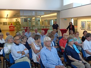 Drei auf einen Schlag - in der Kreissparkasse zeigt die Schau "Gr&uuml;ner & Co." die Werke dreier K&uuml;nstler